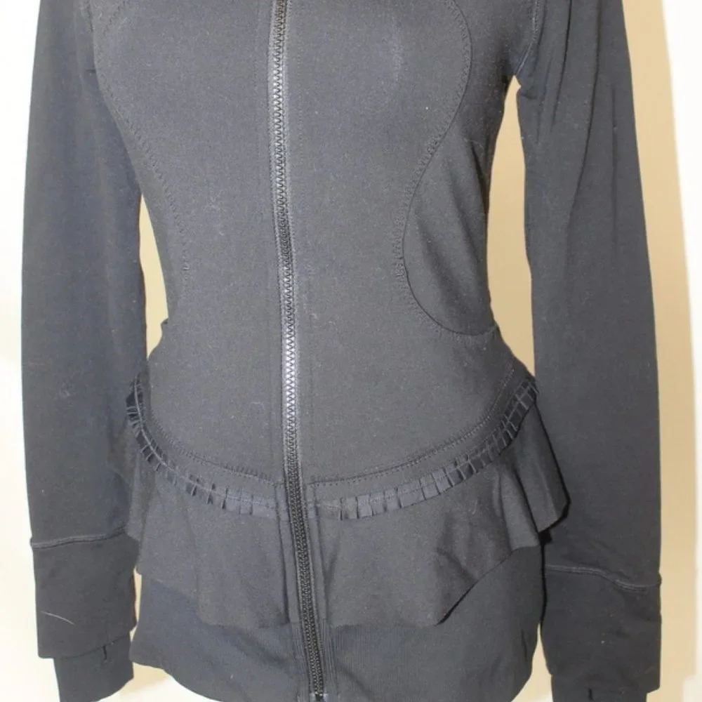 LULULEMON SPECIAL EDITION RUFFLED UP JACKET SIZE 6 WITH THUMB HOLES